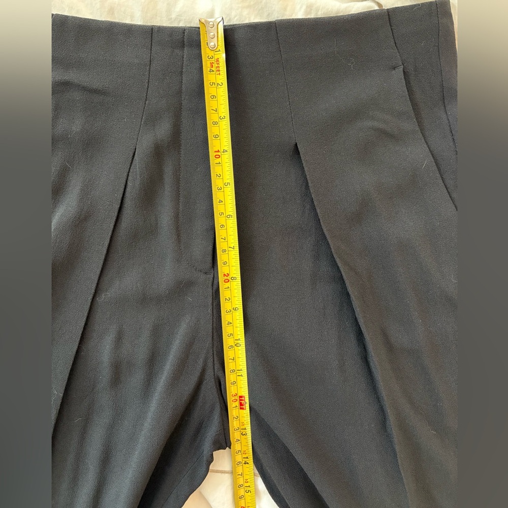 Theory Carrot Pleat pant in Rosina Crepe black 0 (but fits like 2) - Picture 12 of 16